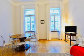 Beautiful Viennese Flat In The City Centre